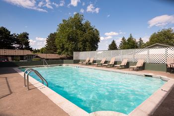 Pinewood terrace apartments | outdoor swimming pool